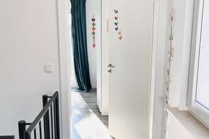 Modernes, frisch renoviertes Einfamilienhaus zur ZWISCHENMIETE für bis zu 5 Monate (ab August 2025) – Wilhelm-Busch-Str. 5, 55126 Finthen, Mainz – Vorschaubild 2