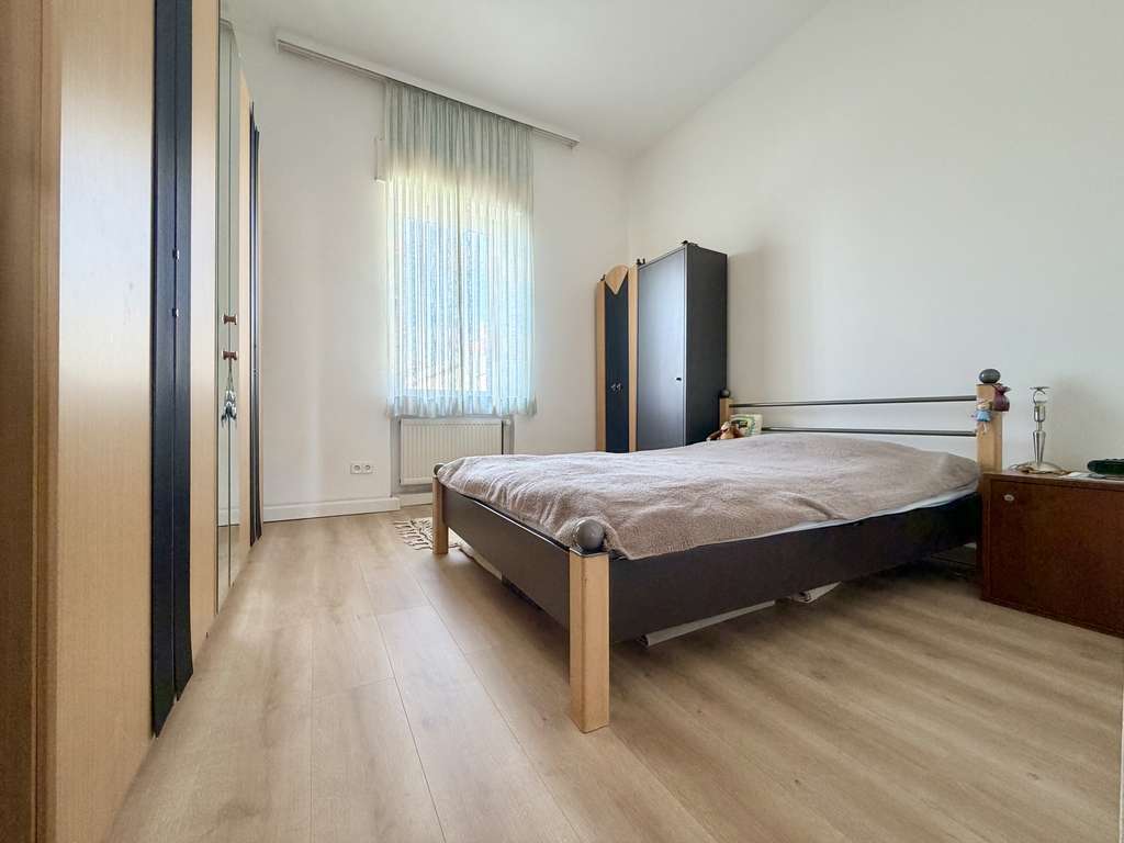 Immobilie in Neu-Isenburg - ***Zentral wohnen, ruhig leben – Charmante 3-Zimmer-Wohnung im 6-Familienhaus in Neu-Isenburg*** - Bild 3