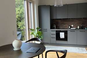 Helle, möblierte 2-Zimmer-Wohnung mit großem Balkon direkt am Stadtpark – Winterhude – Feldahornweg 51, 22303 Winterhude, Hamburg – Vorschaubild 2