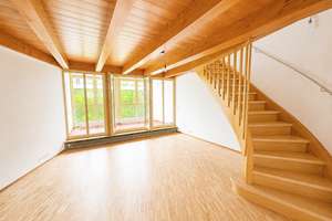 Stilvolle 5,5 Zimmer-Zimmer-Maisonettewohnung mit Klimaanlage & Einzelgarage in begehrter  Lage  – Die vollständige Adresse der Immobilie erhältst du vom Anbieter., 70435 Zuffenhausen-Am Stadtpark, Stuttgart – Vorschaubild 2