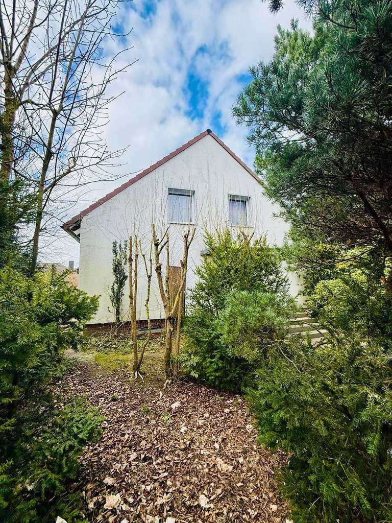 Immobilie in Wolfsburg - Einfamilienhaus mit vielen Möglichkeiten in begehrter Wolfsburger Wohnlage. - Bild 1