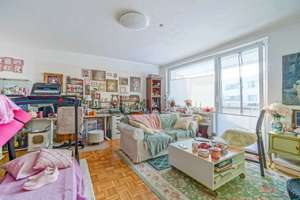 Solide Kapitalanlage in Westend: Vermietete 2-Zimmer-Wohnung mit Balkon