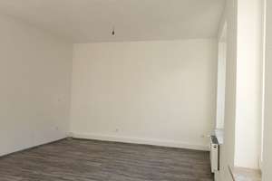 LICHTDURCHFLUTETE WOHNUNG mit Balkon in zentraler Lage von Oberhausen! – Falkensteinstraße 204, 46047 Borbeck, Oberhausen – Vorschaubild 2