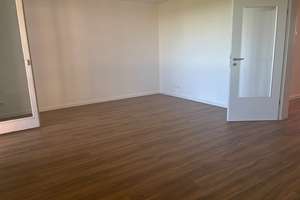 Lichtdurchflutetes Wohnglück im Grünen: 3 Zimmer mit Umlaufbalkon, guter Schnitt, Aufzug – Goltsteinstr. 93, 50968 Bayenthal, Köln – Vorschaubild 2