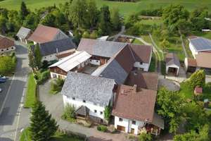 Schöner 3-Seitenhof der Wohn- und Lebenswünsche erfüllt! – Die vollständige Adresse der Immobilie erhältst du vom Anbieter., 96486 Lautertal – Vorschaubild 1