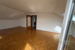 Hübsche 3 Zi- DG Wohnung mit EBK, Balkon und Einzelgarage in Leutenbach – Die vollständige Adresse der Immobilie erhältst du vom Anbieter., 71397 Leutenbach – Vorschaubild 4