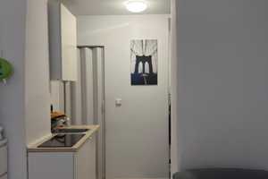 Mini Studenten-Apartment mit Einbauküche und Möbeln – Schützenstraße 1, 40211 Düsseldorf – Vorschaubild 8