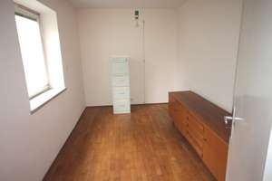 Renovierungsbedürftiges Einfamilienhaus in Plattling mit ca. 1500 m² Grund – Die vollständige Adresse der Immobilie erhältst du vom Anbieter., 94447 Plattling – Vorschaubild 9