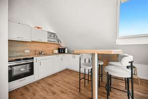 Exklusive Dachgeschosswohnung mit Einbauküche und großem Sonnenbalkon inkl. Panoramablick im Zentrum – Hauptstraße 70, 53604 Bad Honnef – Vorschaubild 7