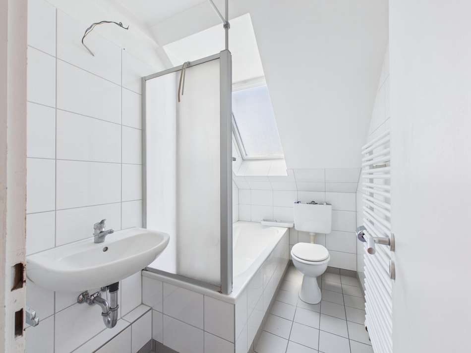 38 Badezimmer (Wohnung 2.OG)