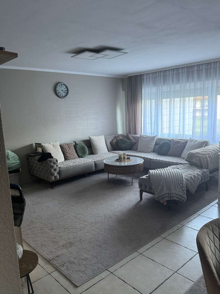 Top-Lage. Sichern Sie sich diese großzügige und helle Wohnung zentrumsnah gelegen und doch im Grünen