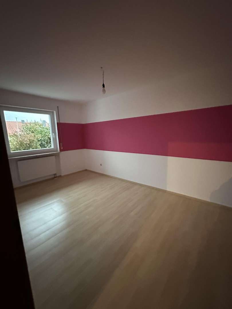 Immobilie in Buttenheim - Geräumiges Einfamilienhaus mit schönem Naturgarten und Einzelgarage - Bild 7