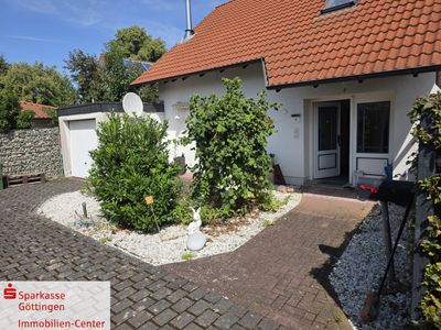 Doppelhaushälfte mit schönem Grundstück, Garage und Feldrandlage in Löwenhagen