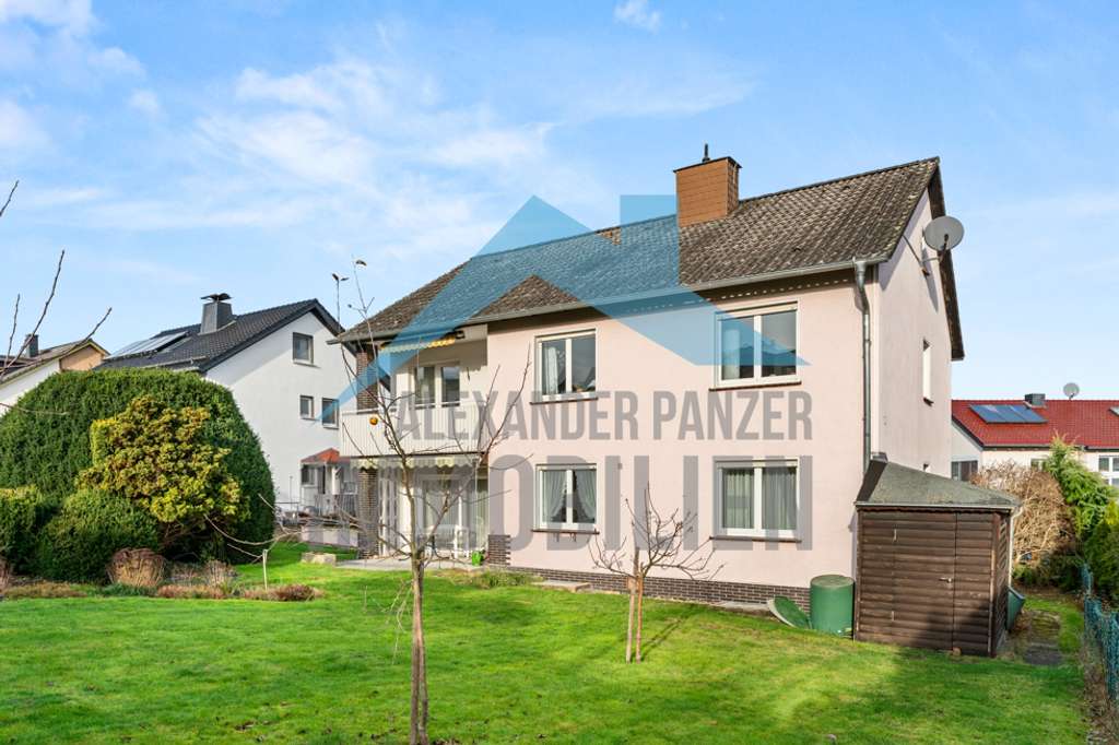 Immobilie in Lohfelden - Großzügiges Zweifamilienhaus mit viel Platz in zentraler Lage von Lohfelden! - Bild 1