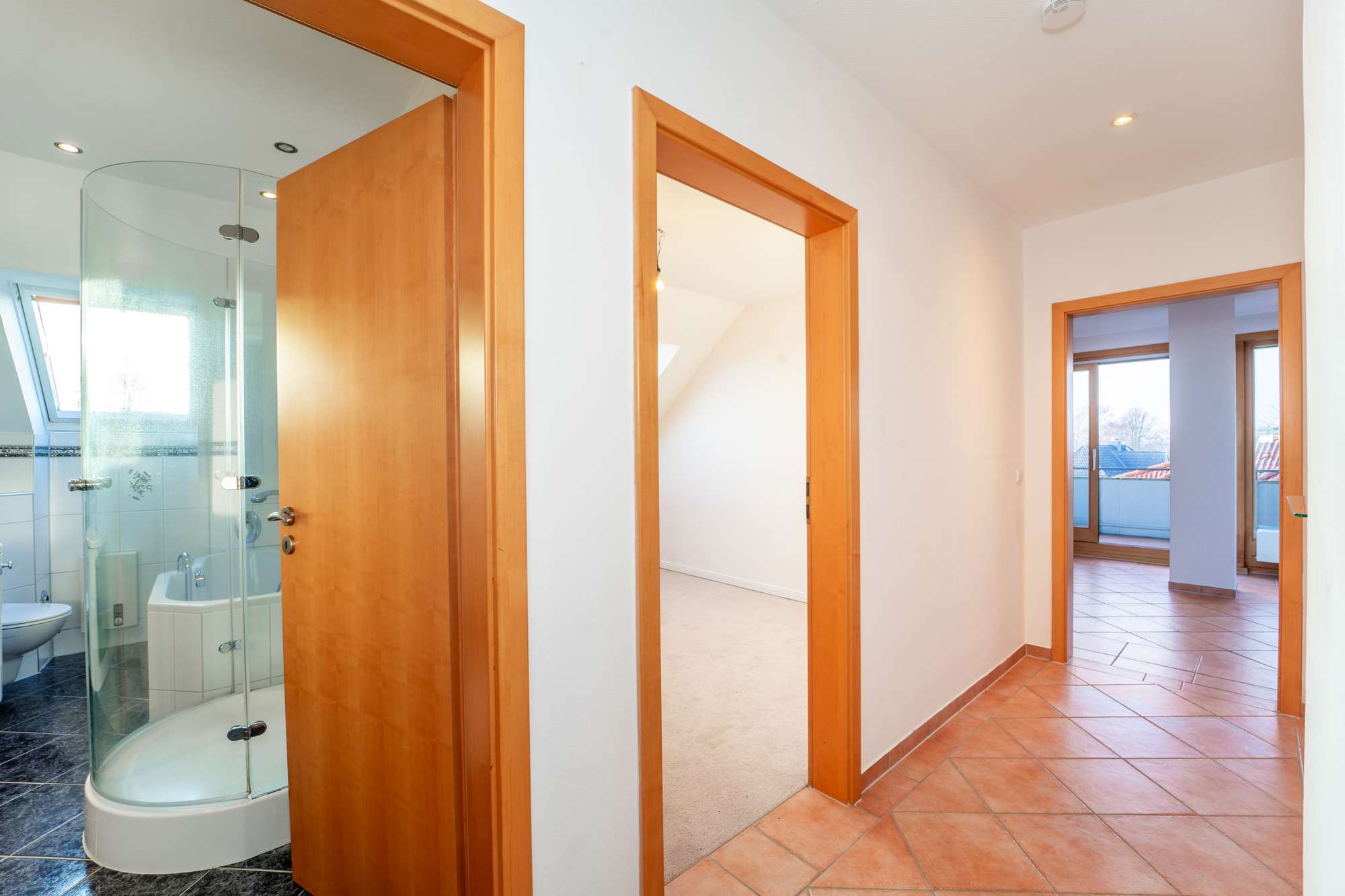 Immobilie in Scharbeutz - Ruhe, Licht und Nähe zur Ostsee- Dachgeschosswohnung in Scharbeutz nahe Ostsee und Kammerwald - Bild 4