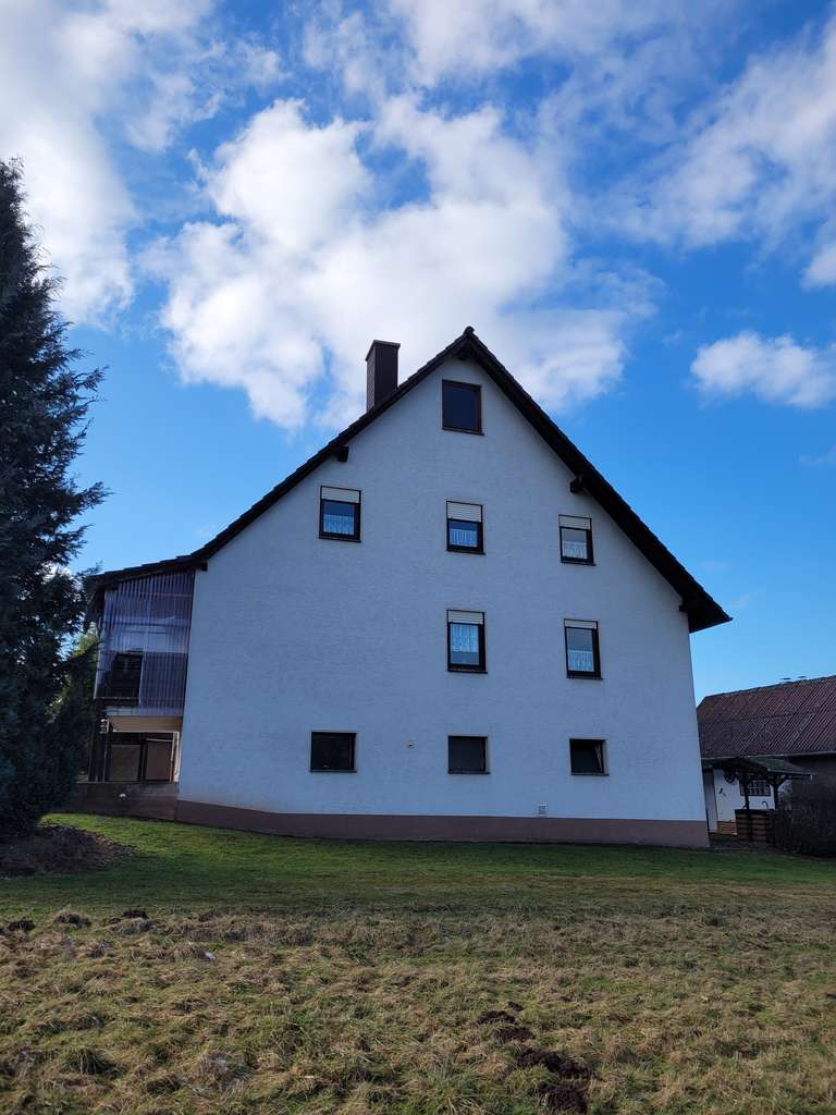 Immobilie in Witzenhausen - Großzügiges Haus mit 15 Zimmern und Garage in Witzenhausen - Bild 1