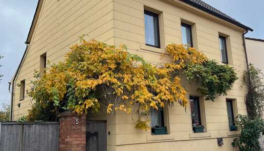 Bild von Einfamilienhaus mit großem Garten und Ausbaupotenzial