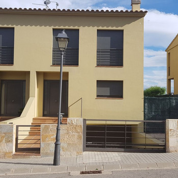 Haus zum Verkauf mit Mieter in Garrigas