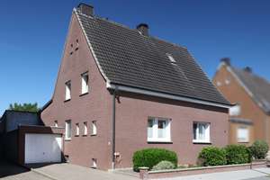 Platz für die ganze Familie - vielseitig nutzbares Haus mit liebevoll gestaltetem Außenbereich!