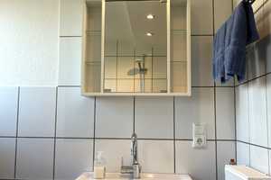Freundliche 2-Zimmer-DG-Wohnung mit 4 kleinen Balkonen und EBK in Aachen – Trierer Straße 97, 52078 Aachen – Vorschaubild 4