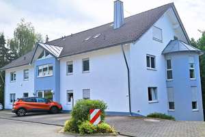 Ansprechende 3 ZKB Wohnung mit Einbauküche und Stellplatz in gepflegtem Mehrfamilienhaus
