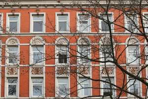 Winterhude: 2-Zi-Altbau mit Balkon: WG möglich