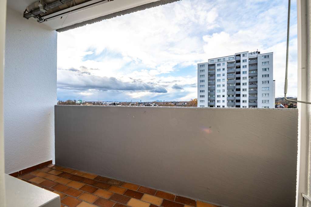 Immobilie in Maintal - Maintal-Bischofsheim: Gepflegte 3-Zimmer-Wohnung mit West-Loggia und herrlichem Ausblick - Bild 2