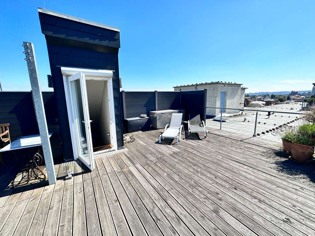 barrierefreies Loft im historischen Industrie-Ambiente und riesiger Dachterrasse