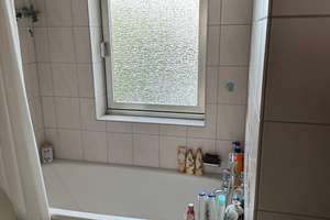 Wohnen mit Haus-in-Haus-Charakter: Großzügige 4-Zimmer-Maisonette mit Balkon im Kölner Westen! – Karl-Kaulen-Str. 4, 50859 Lövenich, Köln – Vorschaubild 6
