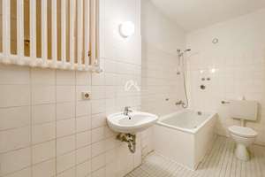 GROßZÜGIGE & KLASSISCH SCHÖNE ALTBAUWOHNUNG MIT TOLLEM BLICK! RUHIG & GRÜN GELEGEN! PROVISIONSFREI! – Wilsnacker Straße 63, 10559 Moabit, Berlin – Vorschaubild 11