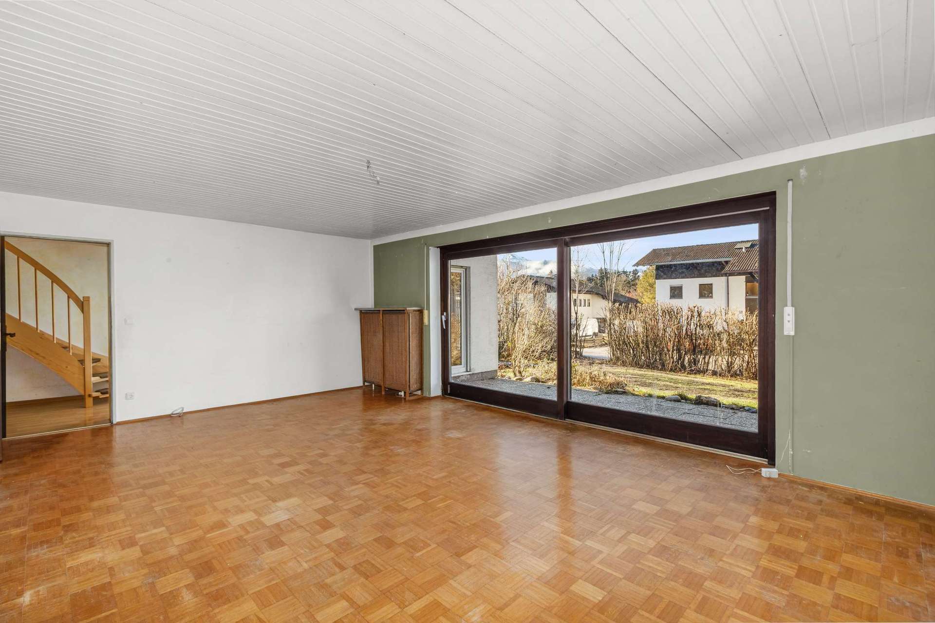 Immobilie in Grabenstätt - Sanierungsbedürftiges EFH mit separatem KG-Zugang | Ideal für Wohnen und Arbeiten unter einem Dach - Bild 5