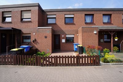 Schickes Reihenmittelhaus mit Garage und Garten in zentraler Lage
