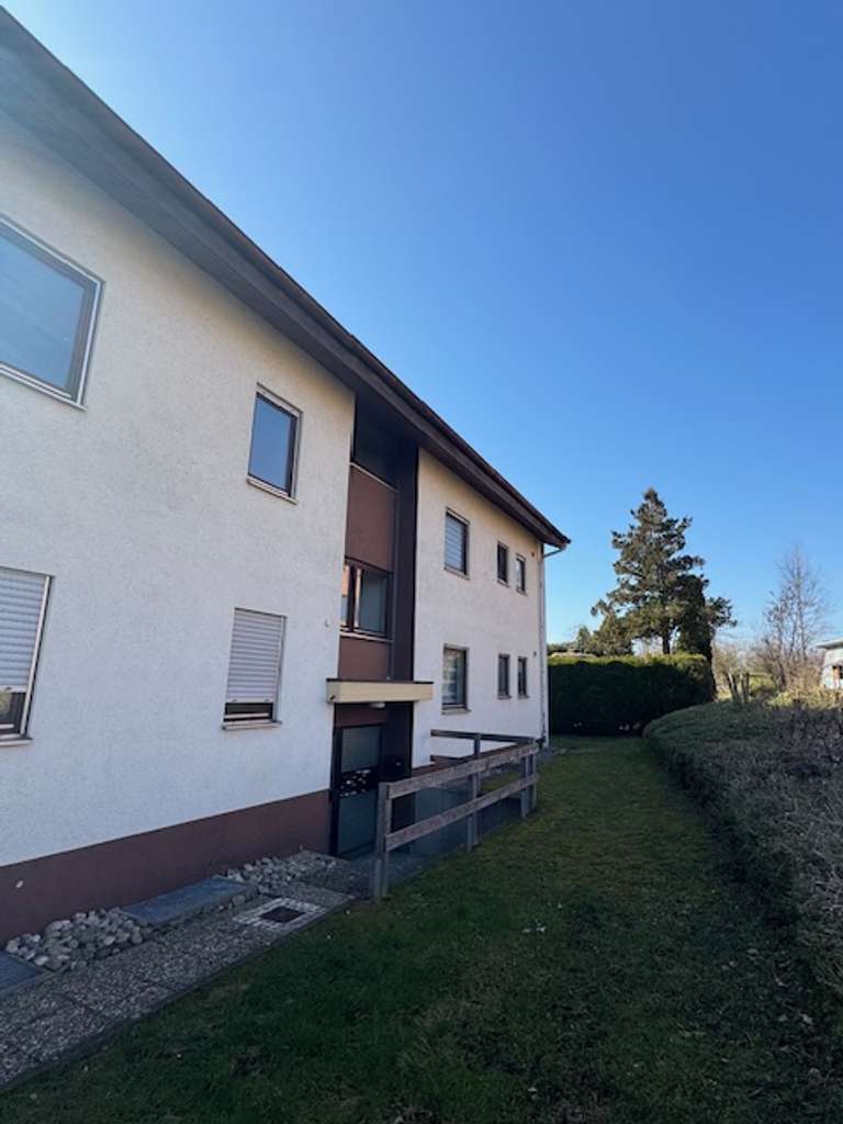 Immobilie in Kusterdingen - Gepflegte 2 Zi.- DG-Wohnung mit 2x Balkon, DU/ WA, EBK sowie PKW-Stellplatz in Kusterdingen - Bild 3