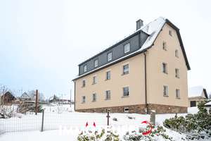 Solides Mehrfamilienhaus in Seiffen – Voll vermietet, laufend modernisiert und ideal für Kapitalanle – Die vollständige Adresse der Immobilie erhältst du vom Anbieter., 9548 Seiffen/Erzgebirge – Vorschaubild 2