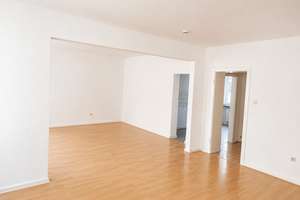 Großzügige 1-Zimmer-Wohnung mit optisch getrenntem Wohn- und Schlafbereich in Unterbilk