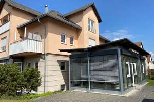 Vermietetes Mehrfamilienhaus mit zusätzlicher Bürofläche *VERHANDLUNGSBASIS* – Die vollständige Adresse der Immobilie erhältst du vom Anbieter., 95145 Oberkotzau – Vorschaubild 2
