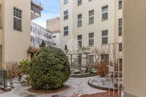 Großzügige Altbaueinheit mit sehr hohen Decken und Entwicklungspotenzial in ruhiger, zentraler Lage – Die vollständige Adresse der Immobilie erhältst du vom Anbieter., 10777 Schöneberg, Berlin – Vorschaubild 16