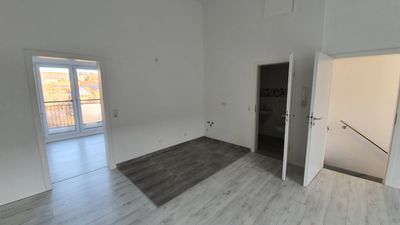 Dachgeschoß 2 Zimmer Wohnung mit 2 Balkonen