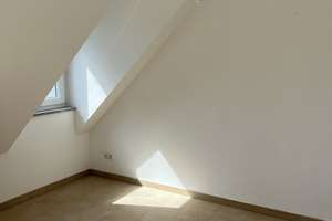 Sehr gepflegte 2-Zimmer-Wohnung im Dachgeschoss in München-Trudering – 81827 Waldtrudering, München – Vorschaubild 3