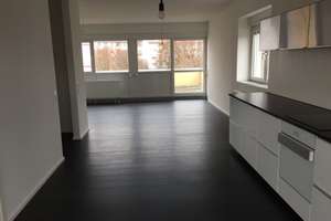 Schöne 2,5-Zimmer-Maisonette-Wohnung mit 4 Balkonen und moderner Einbauküche