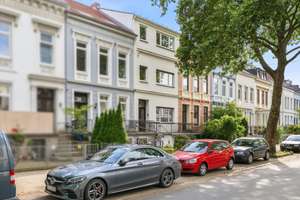 Bremen-Östliche Vorstadt: Gepflegtes Mehrfamilienhaus in gefragter Lage – Die vollständige Adresse der Immobilie erhältst du vom Anbieter., 28203 Steintor, Bremen – Vorschaubild 1