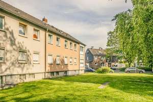 Modernisierte 3-Zimmer-Erdgeschosswohnung mit neuem Bad, Tapeten und Laminat