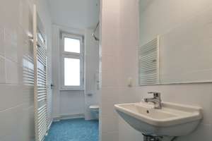 BESTE LAGE ZWISCHEN BRANITZER PLATZ & REICHSSTR. - FRISCH RENOVIERT - TOLL GESCHNITTEN MIT 2 BÄDERN – Kirschenallee 12A kk, 14050 Westend, Berlin – Vorschaubild 4