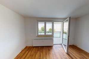 2-Raum-Wohnung mit Balkon in sanierter Wohnanlage – Rosenhof 9, 9111 Chemnitz – Vorschaubild 1