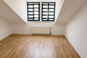 Helle 2-Zimmer Wohnung mit Balkon in der Neuen Str.