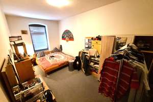 VERMIETETE 3 ZIMMER EIGENTUMSWOHNUNG MIT SCHÖN HOHEN DECKEN UND GROßEM KELLER – Die vollständige Adresse der Immobilie erhältst du vom Anbieter., 76135 Weststadt, Karlsruhe – Vorschaubild 2