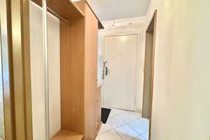 Solide 3 Zimmer Wohnung mit Einbauküche und Balkon – München – Vorschaubild 2