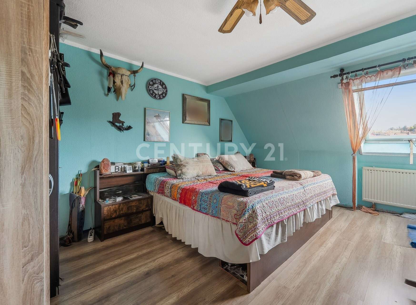 Immobilie in Roßtal - Wohntraum für Mehrgenerationen und Autoliebhaber - Bild 2