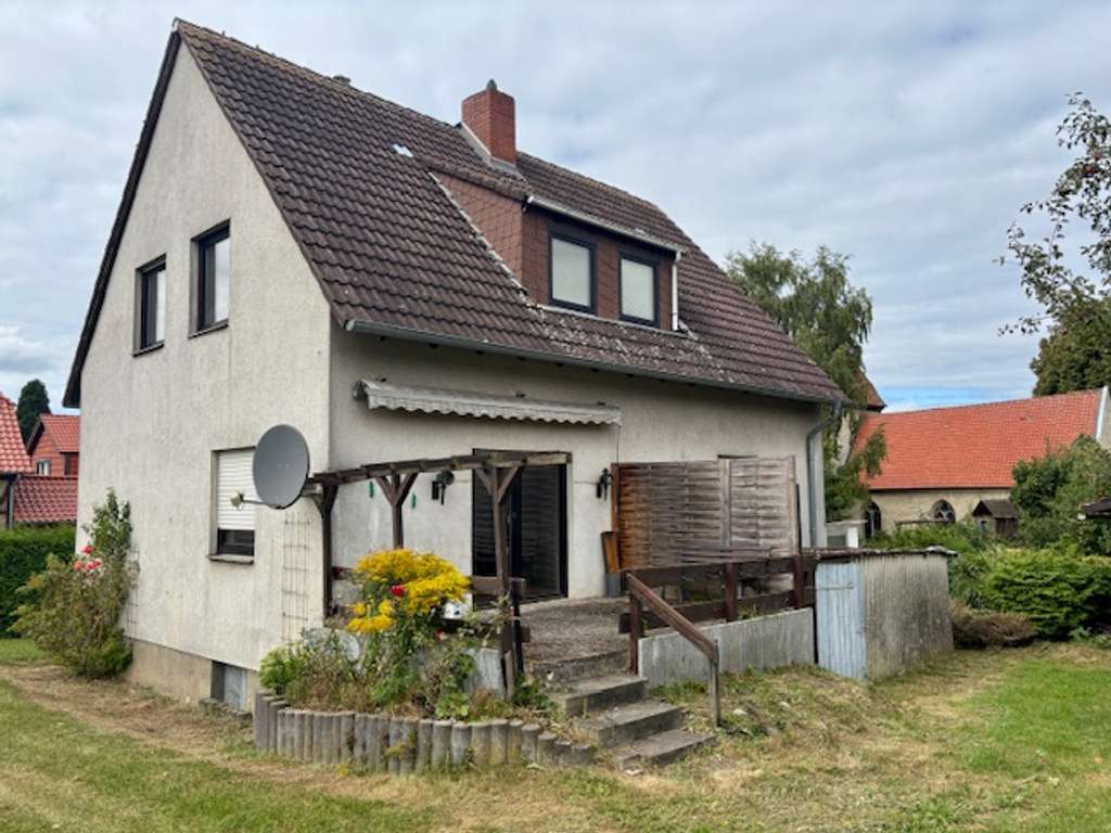 Immobilie in Cremlingen - Einfamilienhaus mit riesigem Grundstück in Hemkenrode/Cremlingen - Bild 2