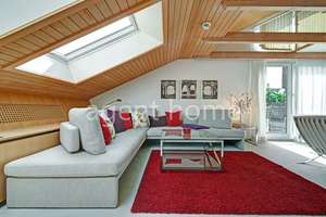 MÖBLIERT -PENTHOUSE FEELING - Großzügige Wohnung mit Balkon